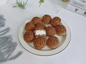 这款奶油大泡芙，真是令人心动。