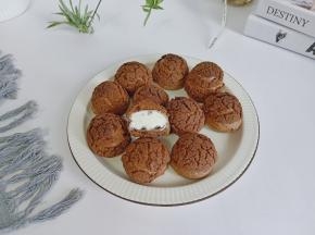 这款奶油大泡芙，真是令人心动。