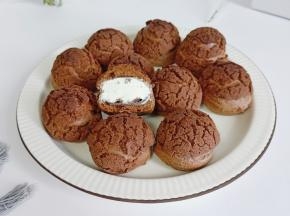 酥脆的外层，润滑的奶油馅瞬间幸福感爆棚！