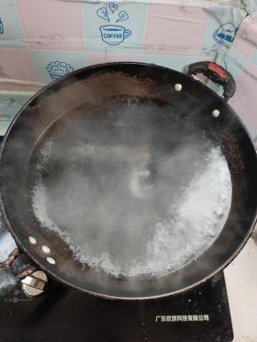 水烧开，放入一勺盐！