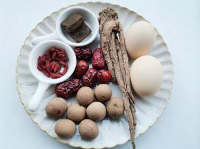 准备好所有食材。