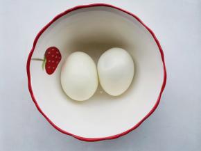鸡蛋煮熟剥壳
