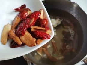 再加入红枣、