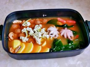再加入各种菜，大火煮熟。（不易熟的先煮）