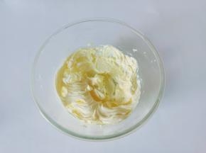 用打蛋器搅拌均匀即可。