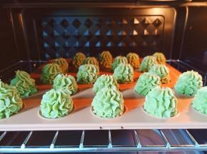 烤箱上下火125度烤30分钟。低温烘烤花纹不易变形。