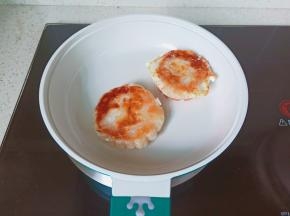 再翻另外一面煎熟。
