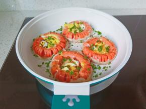 煎好撒上椒盐与葱花。