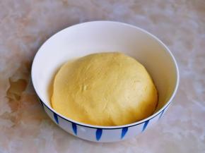 揉成光滑的面团。