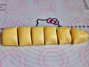 再分成等份的小面团。