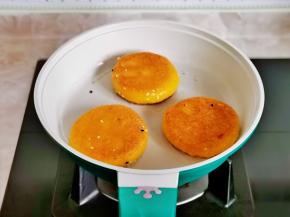 小火煎至两面金黄即可，依次做好。