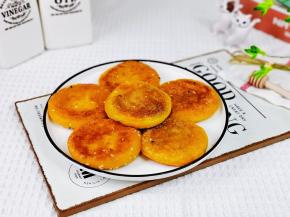 简单又好吃的南瓜饼。