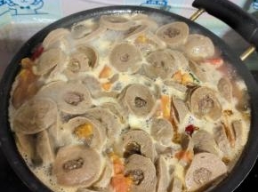 煮开后，调小火慢煮10分钟左右！