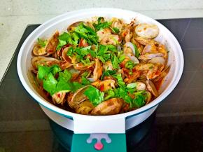 最后撒上香菜末提香就可以出锅！