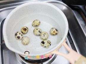 冷水加鹌鹑蛋煮熟备用