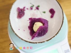 紫薯+鹌鹑蛋黄称出15g一个包好备用