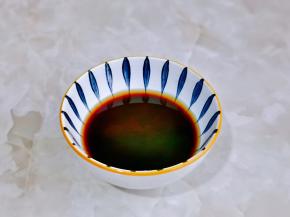 酱汁：料酒，酱油，蚝油混合搅拌均匀。