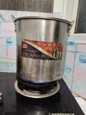 开大火煮开，再调小火慢炖40分钟左右！