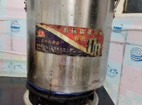 开大火煮开，再调小火慢炖40分钟左右！