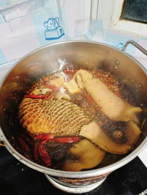 煮至牛肚可以轻松用筷子扎透，即可关火！