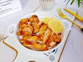 做好的鸡腿肉质鲜嫩，下酒菜或者追剧美食都有了！