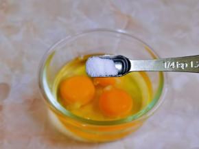 按个人口味加入盐。