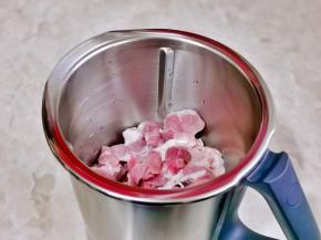 放入料理机中。