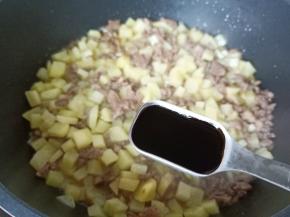 加入老抽调色。