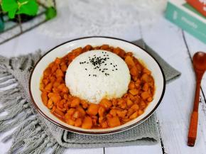 简单的一盘盖浇饭。