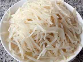 处理好的掐菜沥干水份备用