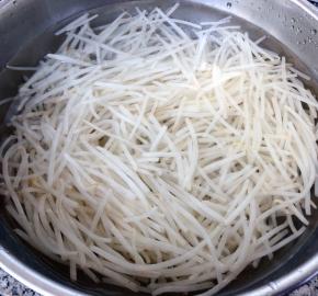 好水的掐菜立即放入冷水中过凉