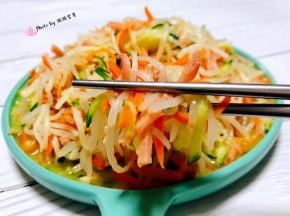 炒合菜入口脆嫩清鲜让人感觉好吃到停不下来