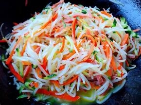 炒至所有食材完全入味即可出锅享用