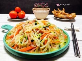 这道美味可以搭配米饭吃如果搭配卷饼一起吃就更加完美
