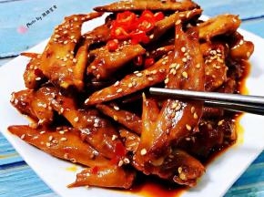 鸡翅尖入口香辣适中肉质鲜嫩让人唇齿留香回味无穷