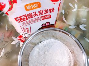 称取300克易小焙北方馒头自发粉