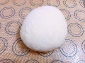 再下手揉成光滑的面团