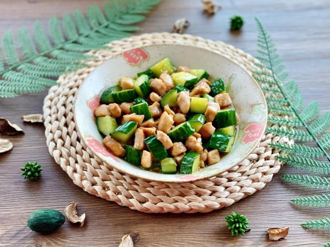 黄瓜炒鸡丁，荤素搭配，清新爽口