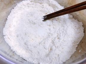 加入盐和白糖
