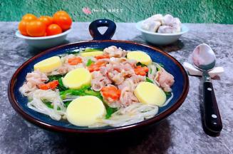 每天水果和现在特别流行的酸奶枣是每天必不可少的美味