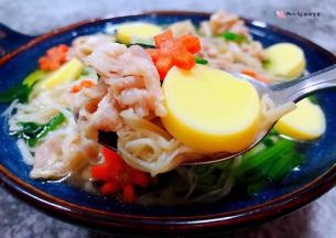 肥羊片入口香浓而不腻混搭日本豆腐入口即化还有菠菜和金针菇的清香真是唇齿留香回味无穷