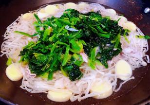 菠菜要在后面放营养既不易流失是有颜值