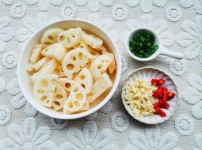 洗净，切好所有食材。