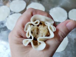 最简单的烧卖做法，左手虎口直接收拢。