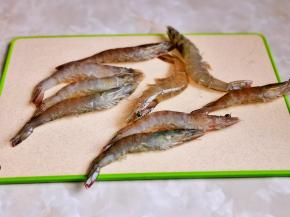 再用食品剪刀把爪子嘘嘘头减掉。