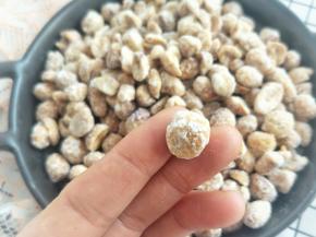 来一颗尝尝吧，香甜酥脆。