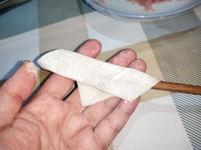 从中间折过来。