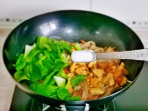 按个人口味加入盐。