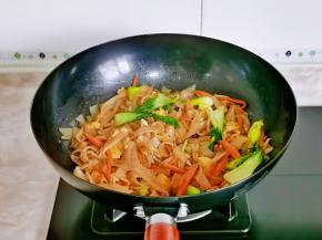 挤入鲜鸡汁快速翻炒均匀关火出锅。