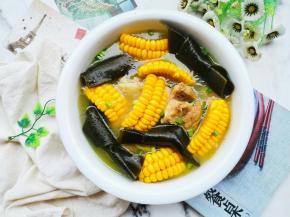 出锅加葱花，加一大勺盐，一勺白胡椒粉调味，取出盛入碗中，撒葱花即可~